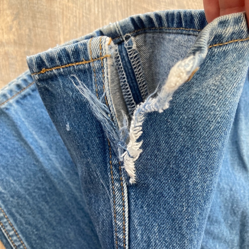 Vintage Levi's Women's High Rise Jeans - Classic Blue - Picture 7 of 15